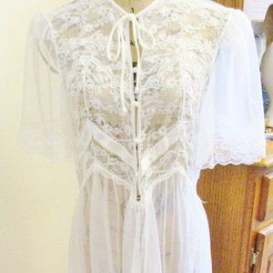 Vintage Val Mode Women's Negligee Peignoir Robe White Lace Bodice w/Tie Close, M